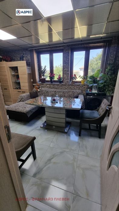 Продава се Тристаен апартамент в Плевен, Сторгозия - 75 кв.м за 934 €/кв.м - Снимка #2