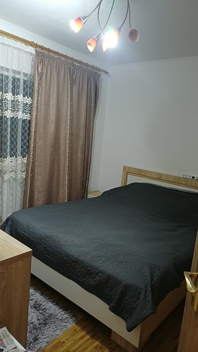 Ofer spre închiriere apartament cu 3 camere  Mioveni, zona poștei
