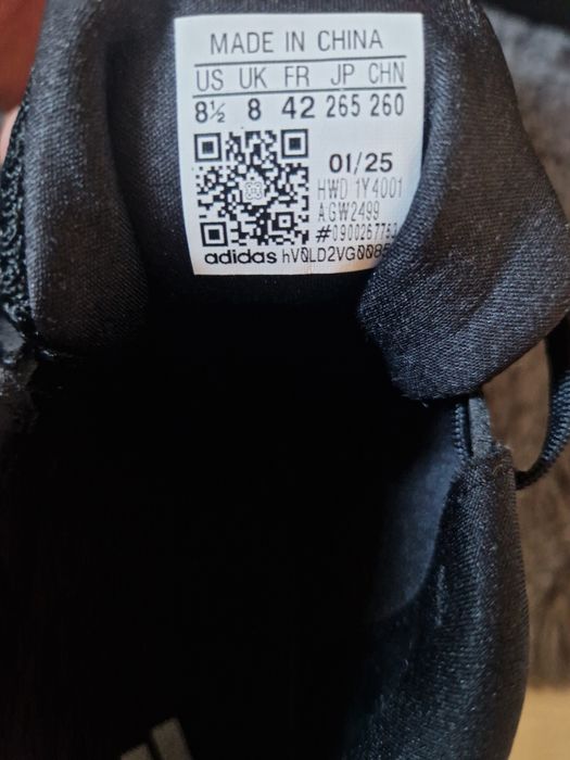 Vând pantofi de sport adidas