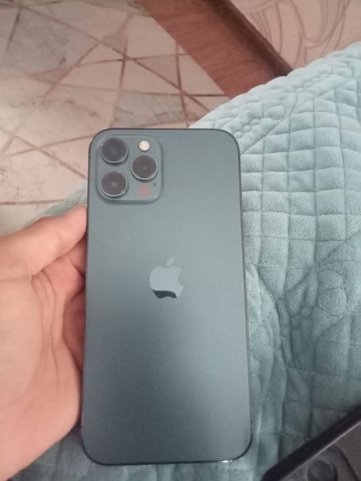 Продам айфон 12 про макс