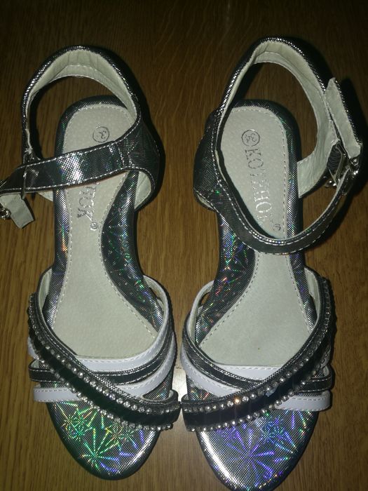 Продам Босоножки