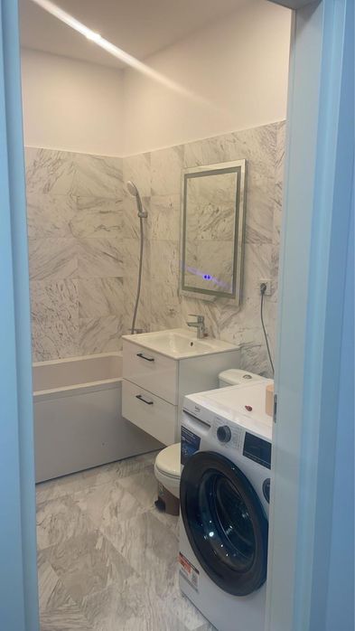 Inchiriez garsoniera ,centrala proprie ,lift ,bloc nou