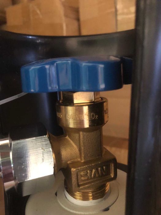 Кислородна бутилка 7.5л с регулатор