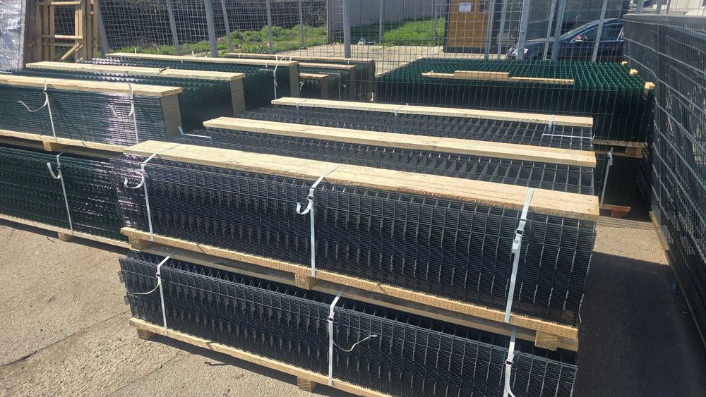 Panou gard bordurat zincat + vopsit / plasa pentru gard.  Stalp gard