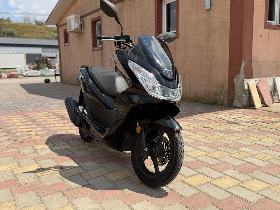 Honda pcx 125 i 2017 ,permis categoria b 5000 km