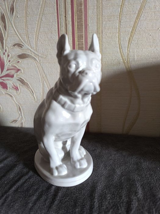 Фарфоровая статуэтка боксёр