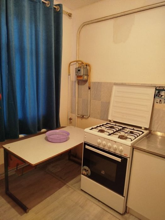 1 комната квартира сатилади 21 мкр 21 дом 4 этаж