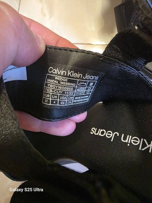 Sandale Calvin Klein noi fără etichetă mărimea 37