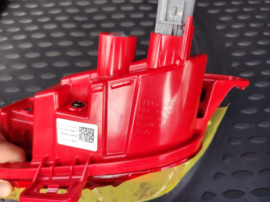 Продам оригинальную противотуманную фару