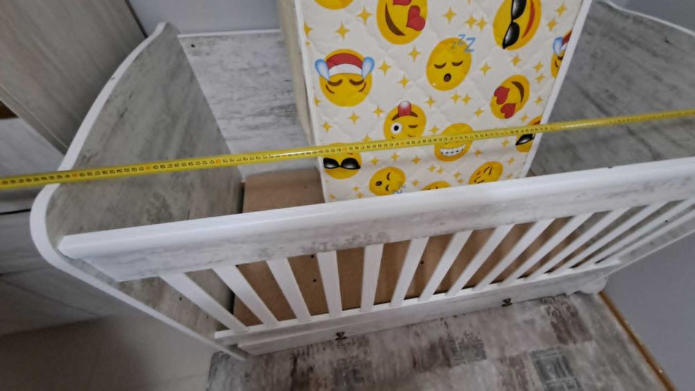 Продавам детска кошара плюс матрак и протектор за матрака ,много запазена.