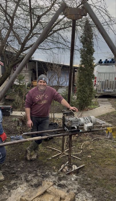 Foraje puturi apa mica adancime trepied (max 25m) teava Pvc albastra