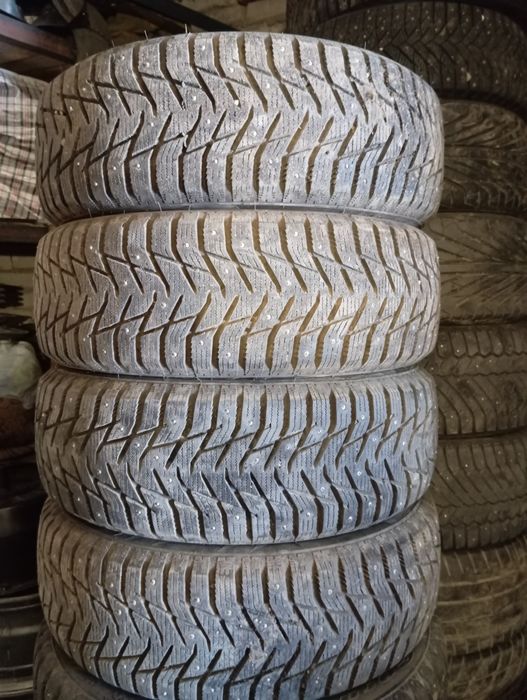 Комплект зимней шипованной резины