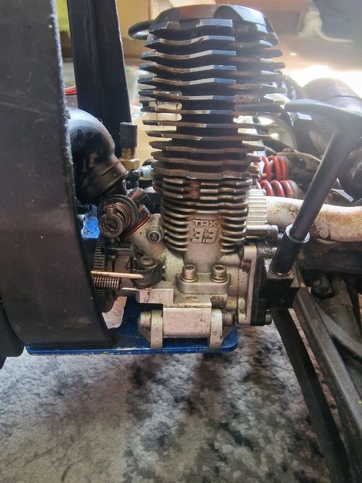 De vanzare automodel nitro traxxas revo 3.3
