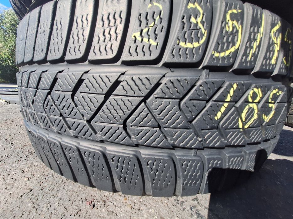 4 anvelope iarna 235/45r18 98V Pirelli dot 3521 Montaj Gratuit