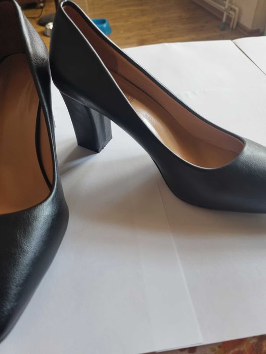 Pantofi cu toc ,PumpsClasice Negre cu Varf ascutit pt femei