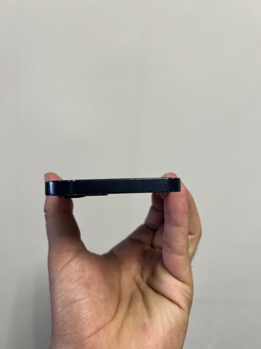 Продам Iphone 12