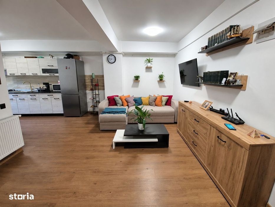Apartament 3 camere, 62mp, 2 garaje, balcon 12mp, zona Sesul de Sus