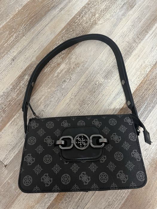 Guess чанта оригинал