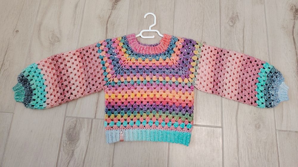 Pulover crosetat manual fete