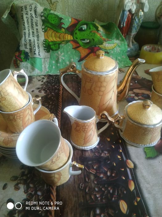 Продается  фарфоровый сервиз японский  редкий , кофейный сервиз японск