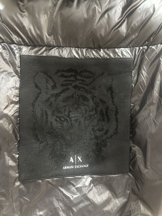 Продам пуховик Armani axchange