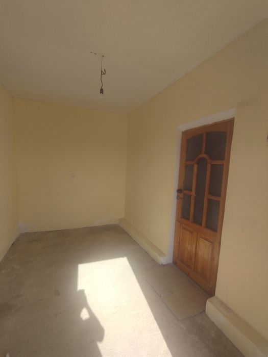 Uy sotiladi.Nishon tumani magistral kanali oldida