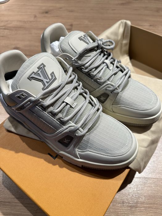 LV trainer sneaker grey