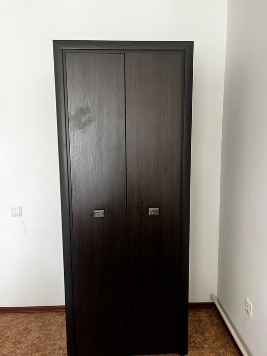 Продам настенную шкаф