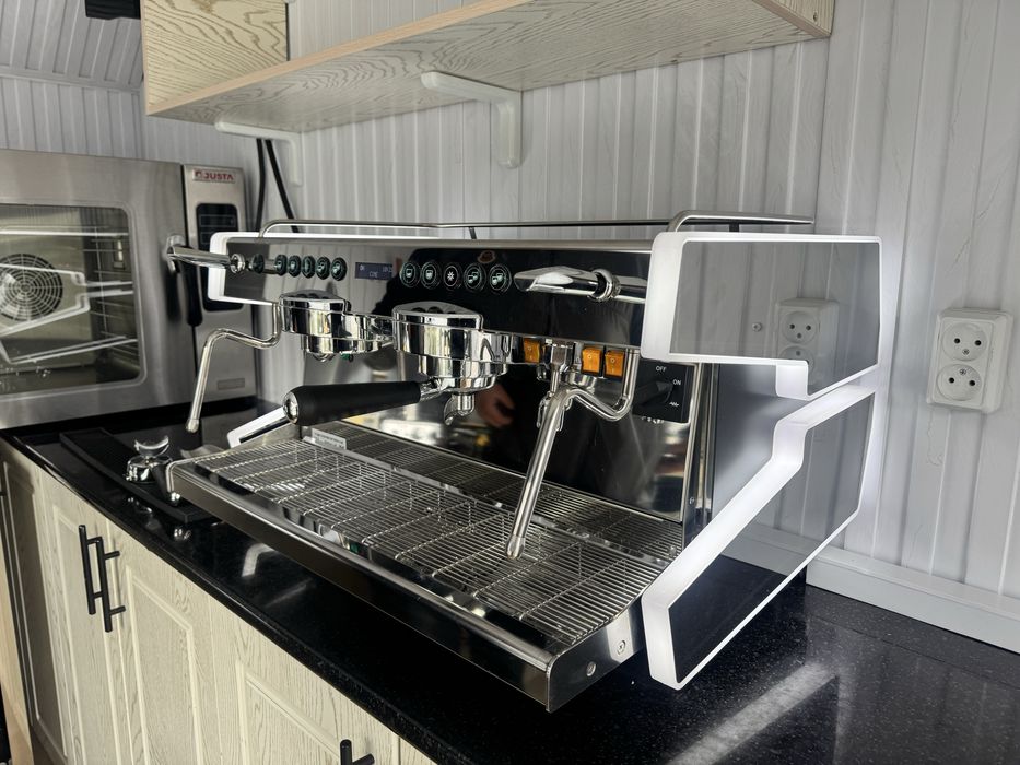 Simonelli coffe aparat kofi aparat simoneli