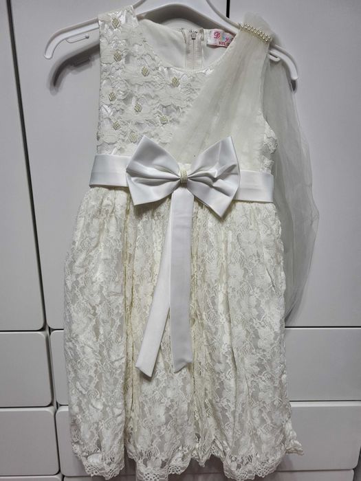 Продам детскле нарядное белое платье