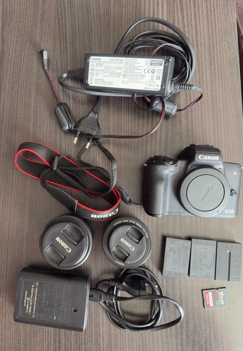 Canon EOS m50 mark II + 2 обектива, 2 батерии, Dummy Battery, Памет