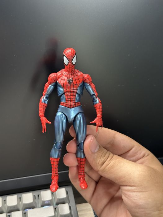 Фигурка человека паука mafex