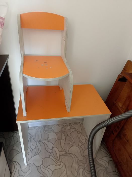 Продам детский стол и стул