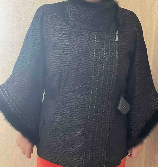 продам куртку лазерная кожа черный цвет отделка норка 48-50р