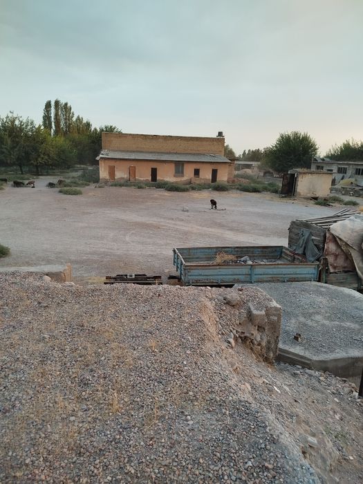 Noturar bino ishlab chiqarish maydoni bogʻi  umumiy maydoni 1gektar