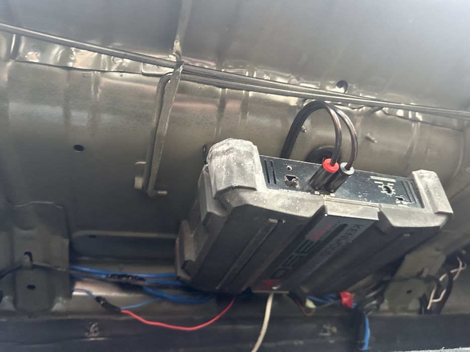 Продается самбуфер и усилитель для авто