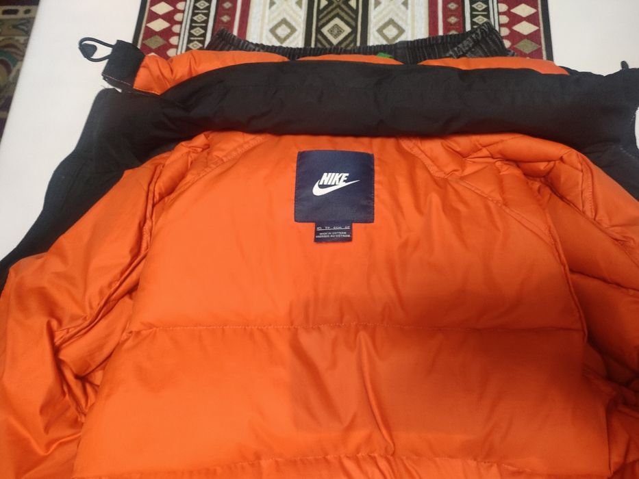 Продам куртку Nike