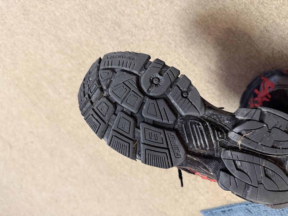 Balenciaga runner graffiti