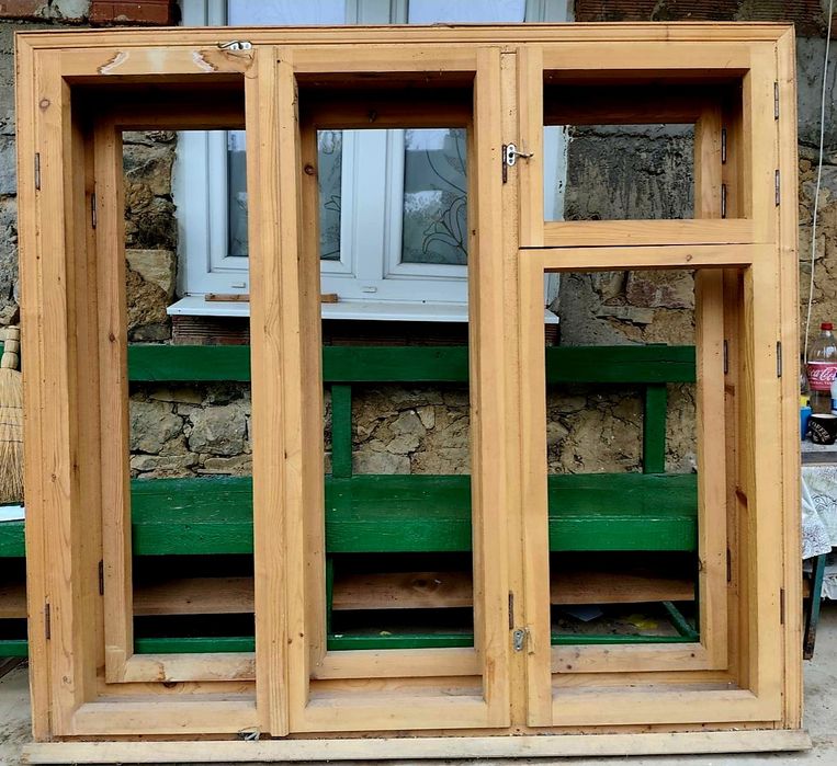 Дървена дограма от естествено дърво (чам)