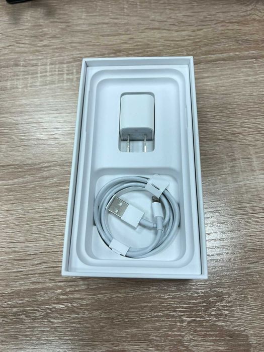 i Phone X с коробкой, наушниками, USB