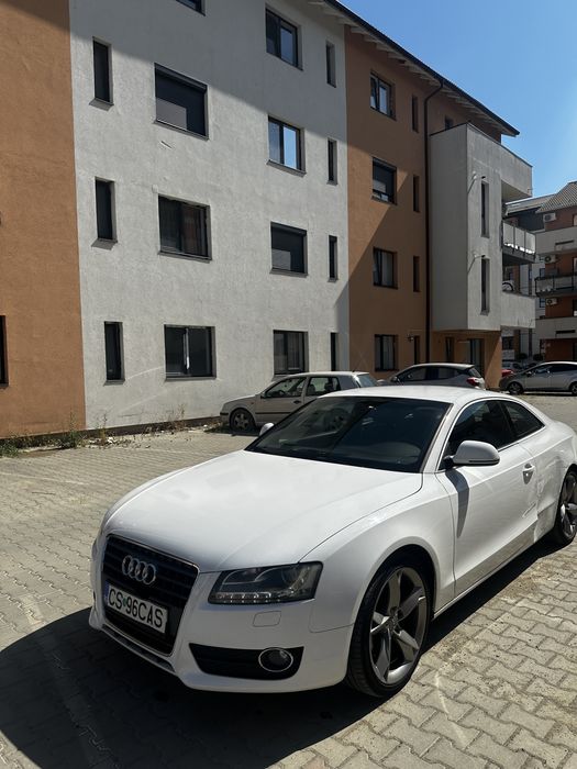 Vând Audi A5 Coupe, an fabricație 2009, cu 228.343 km.