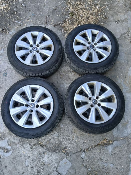 Зимни гуми с джанти и  тазове за Рено клио 5