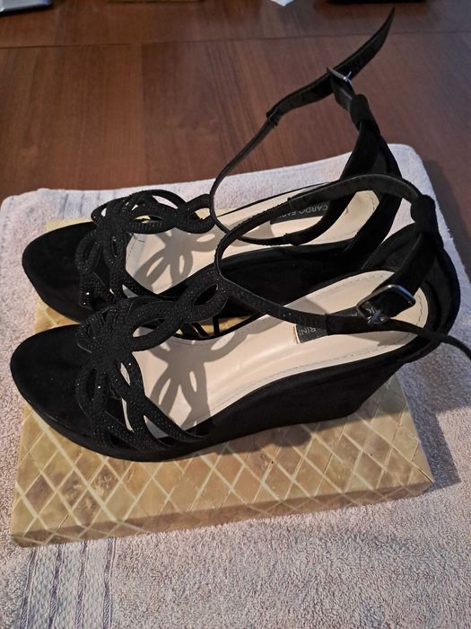 Черни сандали с платформа