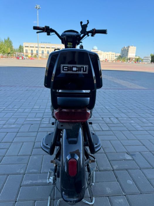 Продаеться Скутер ск8