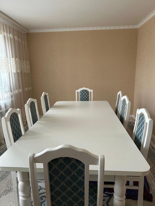 Продаю стол со стульями