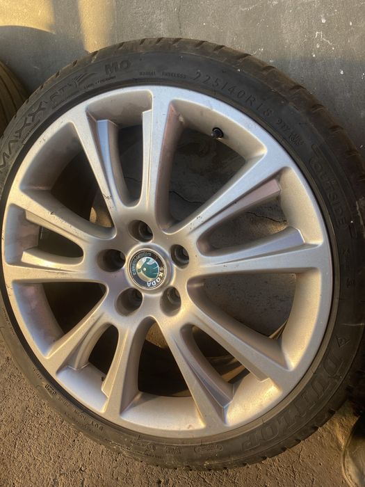 Vand jante skoda octavia 2 vrs, 2 cauciucuri bune față 225/40/r18