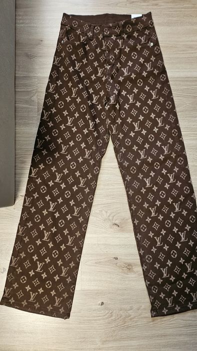 Дамски дънки с камъни