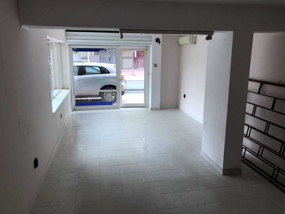 Продава се Магазин в Пазарджик, Идеален център - 41 кв.м за 903 €/кв.м - Снимка #1