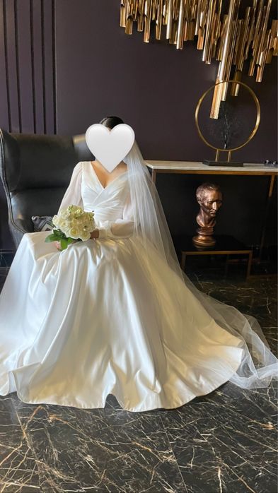 Атласное свадебное платье