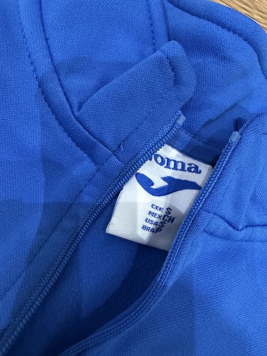 Суитчер, тениска и шал на ФЛ Левски